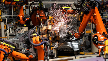 Revoluția tăcută a roboților din China. Mașinile care lucrează fără oprire ar putea înlocui milioane de oameni
