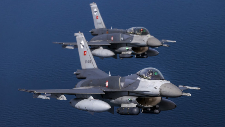 F-16 prăbușește în Turcia: pilotul se catapultează în zbor antrenament
