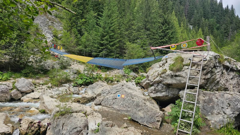 Accesul către Lacul Scropoasa şi Cascada 7 Izvoare din Munţii Bucegi, întrerupt din cauza ruperii unui…