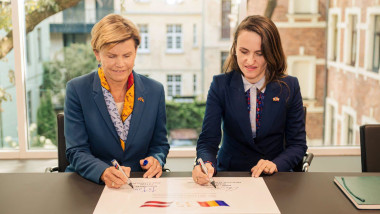 Ministra Oana Ţoiu inaugurează sediul Ambasadei la Riga în an aniversar