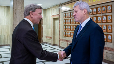 Cătălin Predoiu și Mike Rogers discută teme strategice la București