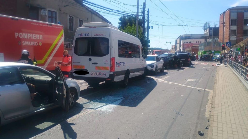 Accident grav cu autocar și mașini la Mediaș – Planul Roșu activat