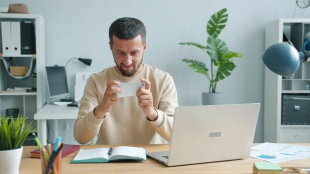 Ghid pentru antreprenori: cum să gestionezi eficient modificările legislative fără să-ți dai peste cap activitatea