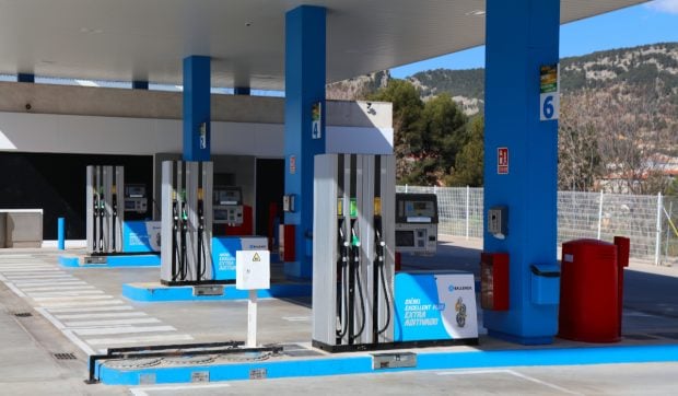 Tată condus 140 km fără să știe: copil de 10 ani uitat la benzinărie, Spania