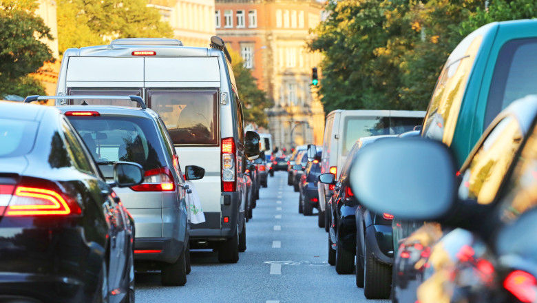 80 km/h în localități: când e permis și regulile de circulație