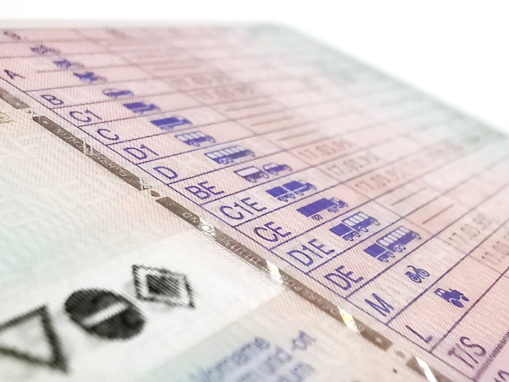 Prețuri auto urcă: permis și certificat cresc de la 15 septembrie