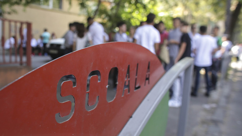 Bolojan: suspendarea burselor sociale pe vacanțelor școlare?