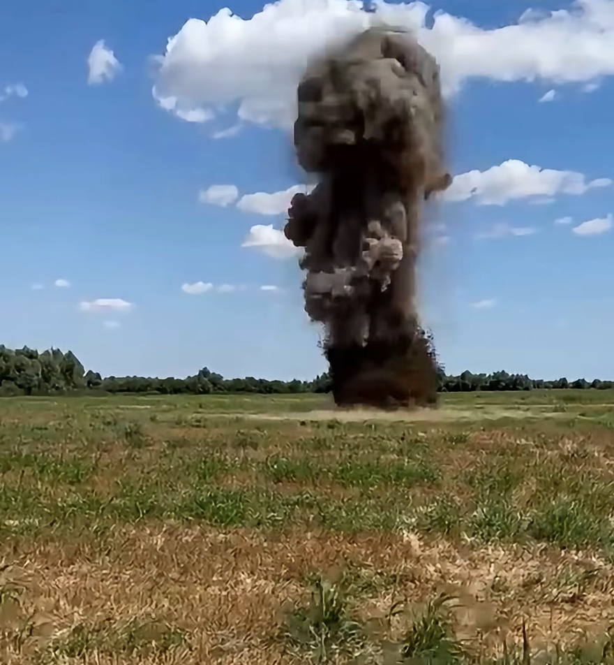 Drona găsită vineri la Plauru detonată de MApN: scena alarmantă