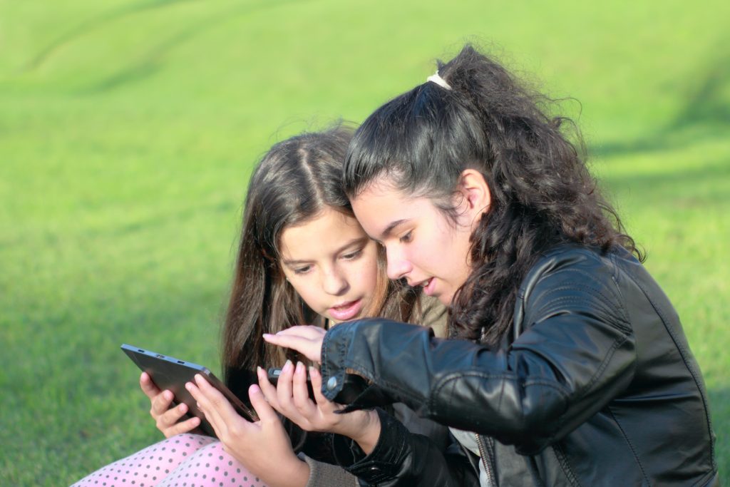 Acuzații grave aduse Meta, în procesul cu miză de 1,4 trilioane de dolari: Copiii, vizați intenționat de Facebook și Instagram. O mamă a vorbit despre „sinuciderea spontană”