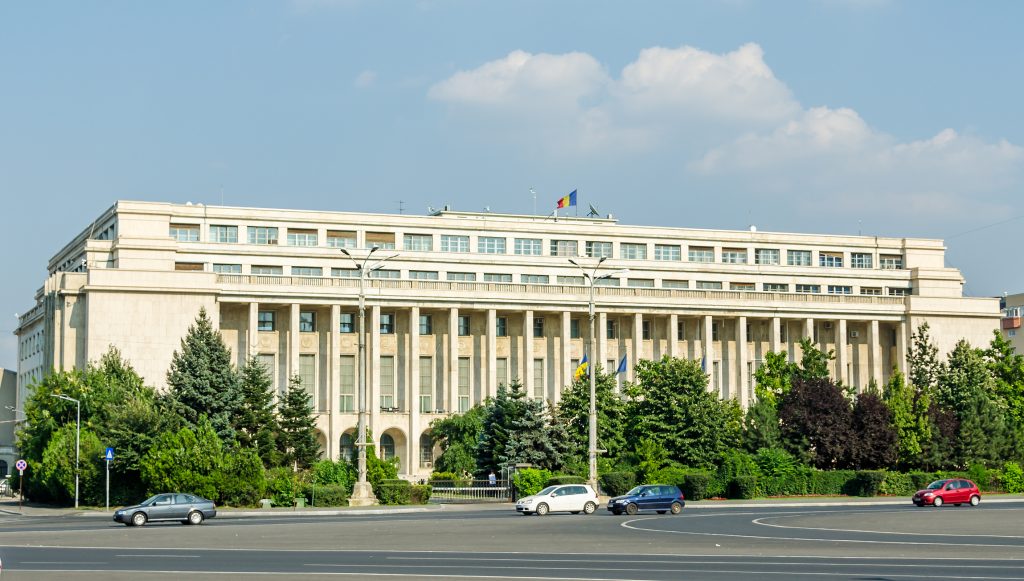 Fitch anunță ratingul României la miez de noapte, pe muchie de cuțit