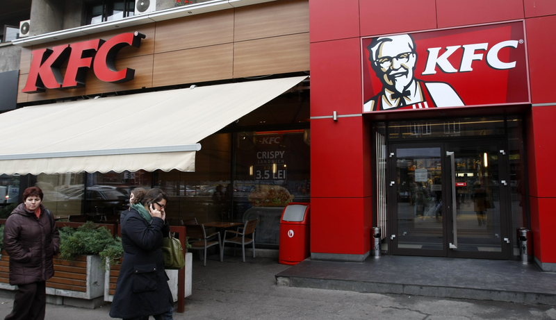 Mișcare surpriză a KFC: deschid un bar în stil american
