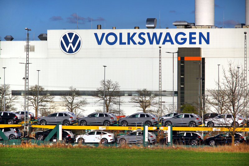 Scenariu de coșmar la Volkswagen: 50.000 de concedieri și patru fabrici în pragul colapsului