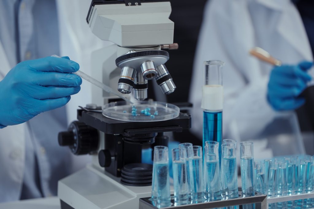 Pas istoric în medicina longevității: a fost creată enzima care elimină o parte dintre semnele de îmbătrânire din țesutul uman 