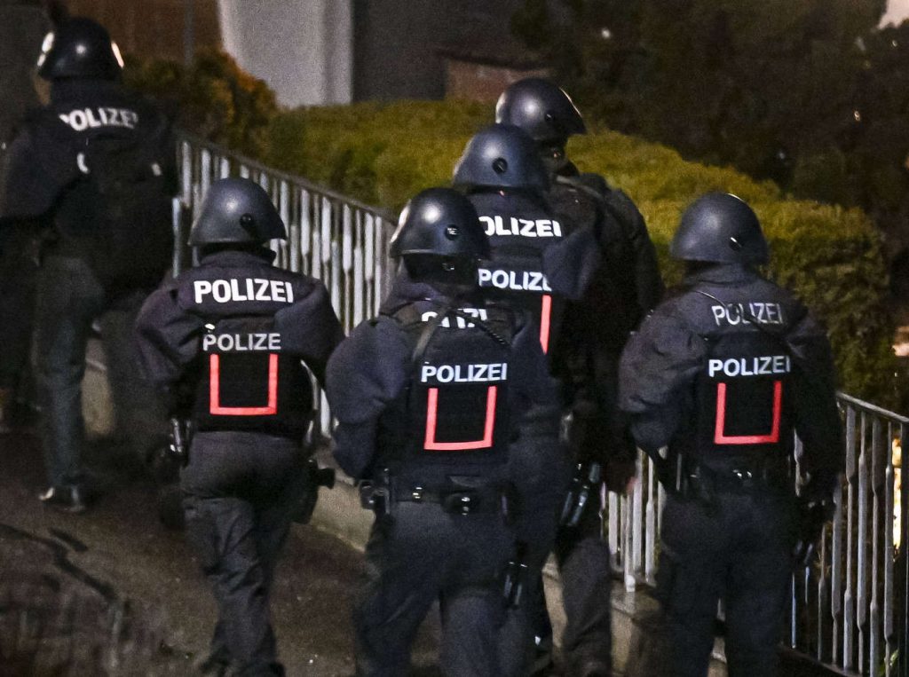 Depozit secret de arme, cu legături cu Rusia, descoperit lângă Berlin. Un suspect arestat în România