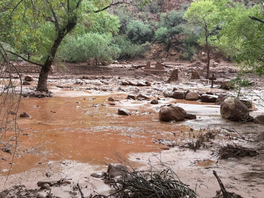 Viitură devastatoare în Grand Canyon: peste 60 evacuați, 20 dispărute