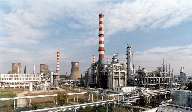 Rafinăria Petrotel-LuKoil ia în calcul insolvența. Ce spun firmele care au de recuperat 30 de milioane de euro de la compania rusească