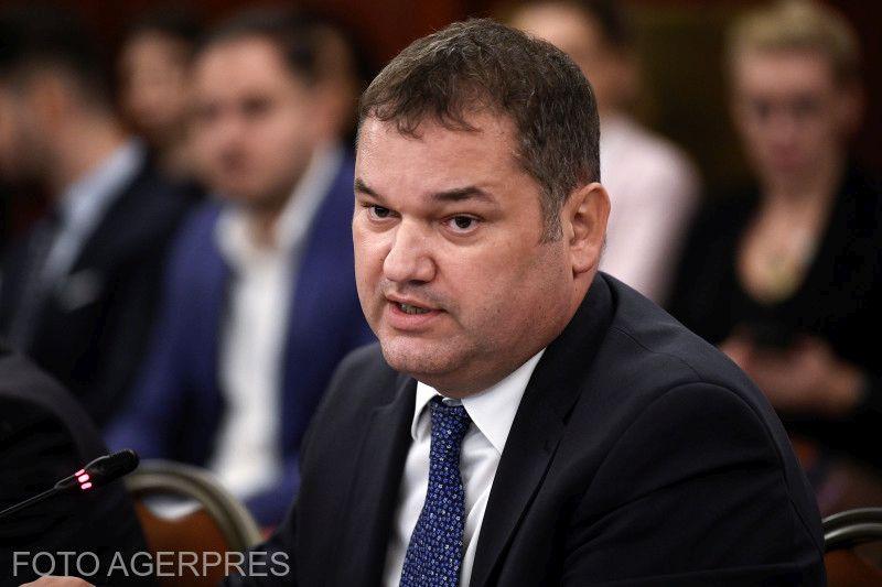 Salariații statului nu pot mai fi consilieri locali sau județeni