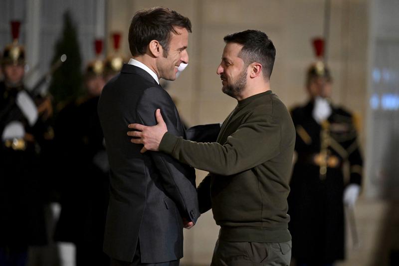Macron anunță noi rachete interceptoare pentru Ucraina, la o zi după noi atacuri ruseşti mortale asupra unor obiective civile: „Este esenţial ca toate ţările care dispun de mijloace să se alăture”