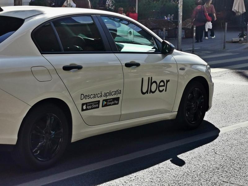 Compania Uber, obligată să plătească 40 de milioane de dolari familiei unei tinere ucise după ce șoferul a lăsat-o pe autostradă 