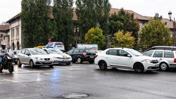 Taxele pentru permisul de conducere și talonul auto se scumpesc din 15 septembrie. Care vor fi noile tarife