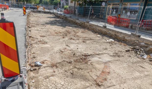 Lucrările pentru reabilitarea unei linii de tramvai din București, întrerupte după ce au fost descoperite posibile ruine medievale