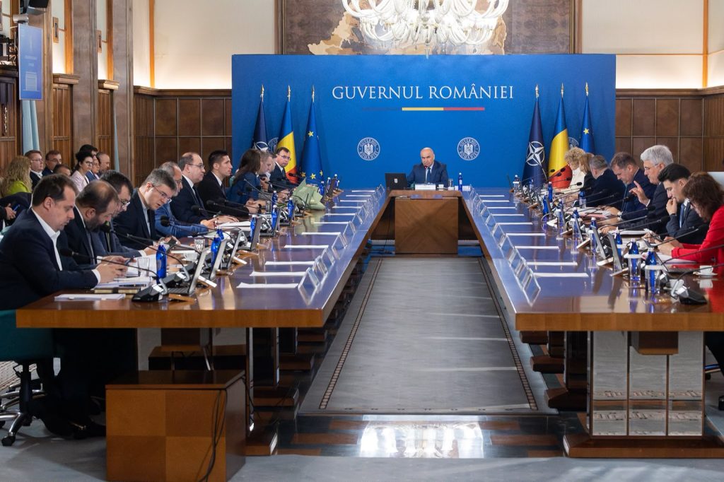 Curtea de Apel București suspendă hotărâri Bolojan atacate de PSD