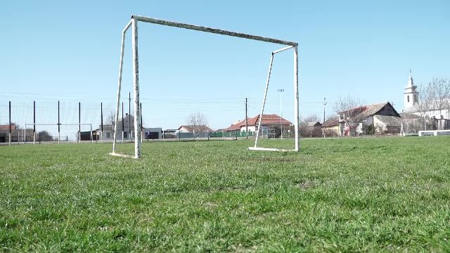 Copil de 8 ani din Vaslui rănit grav de poartă de fotbal, la spital