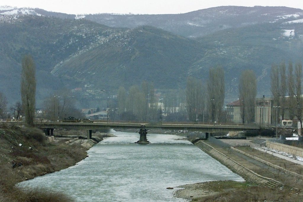 Serbia amenință vecinul cu devierea apei râuului; UE mediează dispută