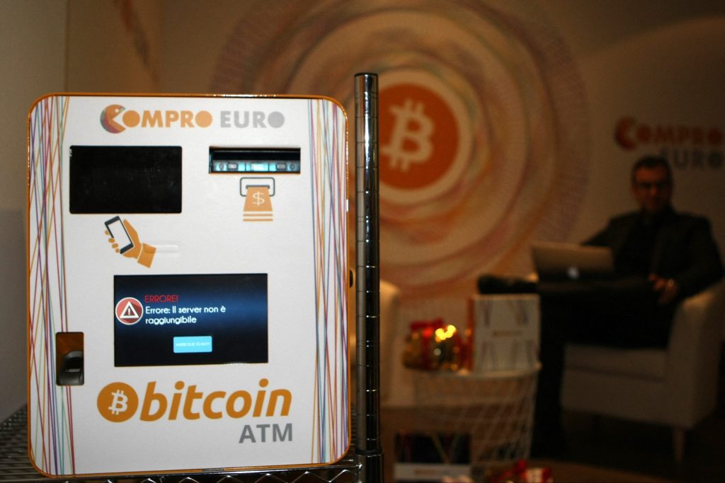 Ascensiunea discretă a celui mai bogat om din Italia. „Miliardarul-fantomă” care a pariat pe cripto evită lumina reflectoarelor