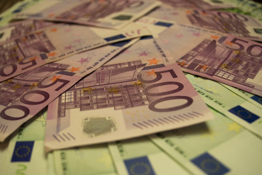 Șase țări importante din UE cer impozitarea unei surse importante de venituri: „Cei care profită trebuie să contribuie”