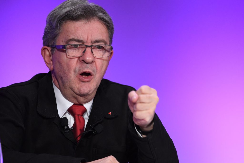 Liderul stângii radicale Jean-Luc Mélenchon poate ajunge în finala prezidențială din Franța cu Le Pen. Rezultatul va fi zdrobitor, spune un sondaj