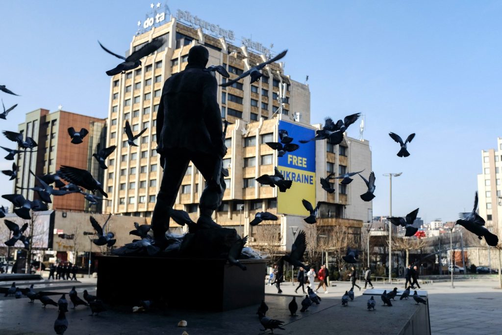 Kosovo elimină simboluri de susținere