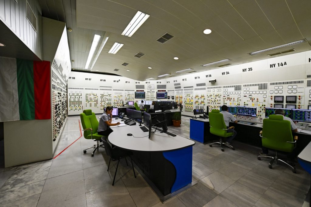 „N-am mai văzut așa miracol”. Cum a ajuns Bulgaria să aibă exporturi de energie electrică fără precedent din cauza funcționării reduse a centralelor nucleare pe Dunăre