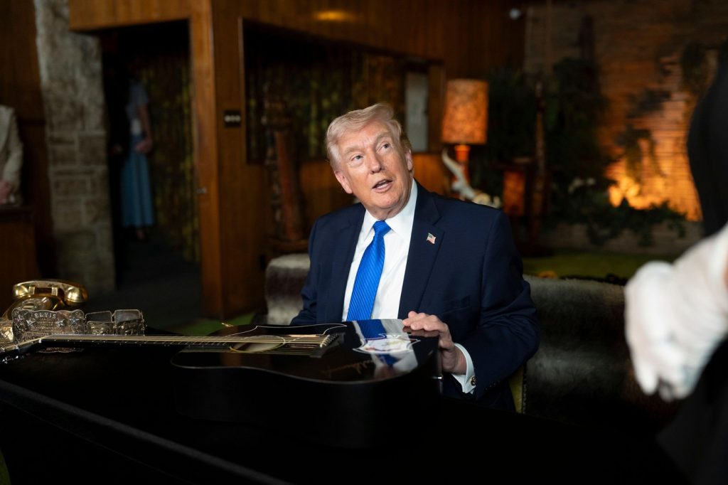 Trump a furiosat fanii lui Elvis cu imaginea IA generată