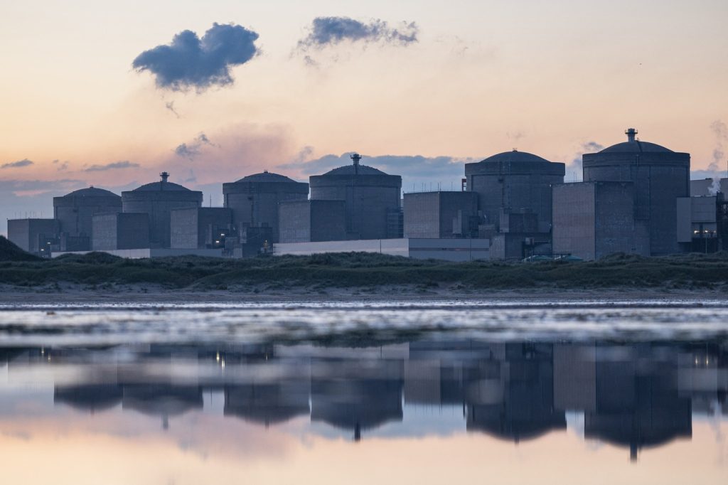 Meduzele au oprit trei reactoare ale unei centrale nucleare din Franța, după ce au reușit același lucru și anul trecut