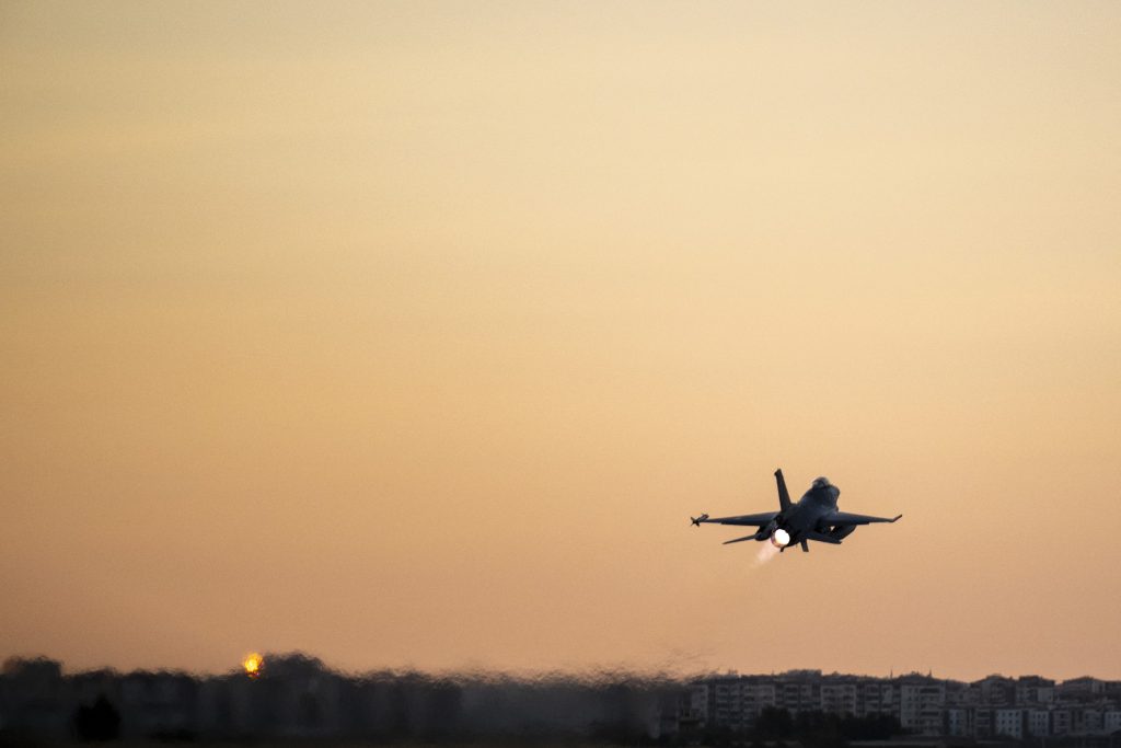 Avion F-16 se prăbușește în Turcia în timpul antrenamentului