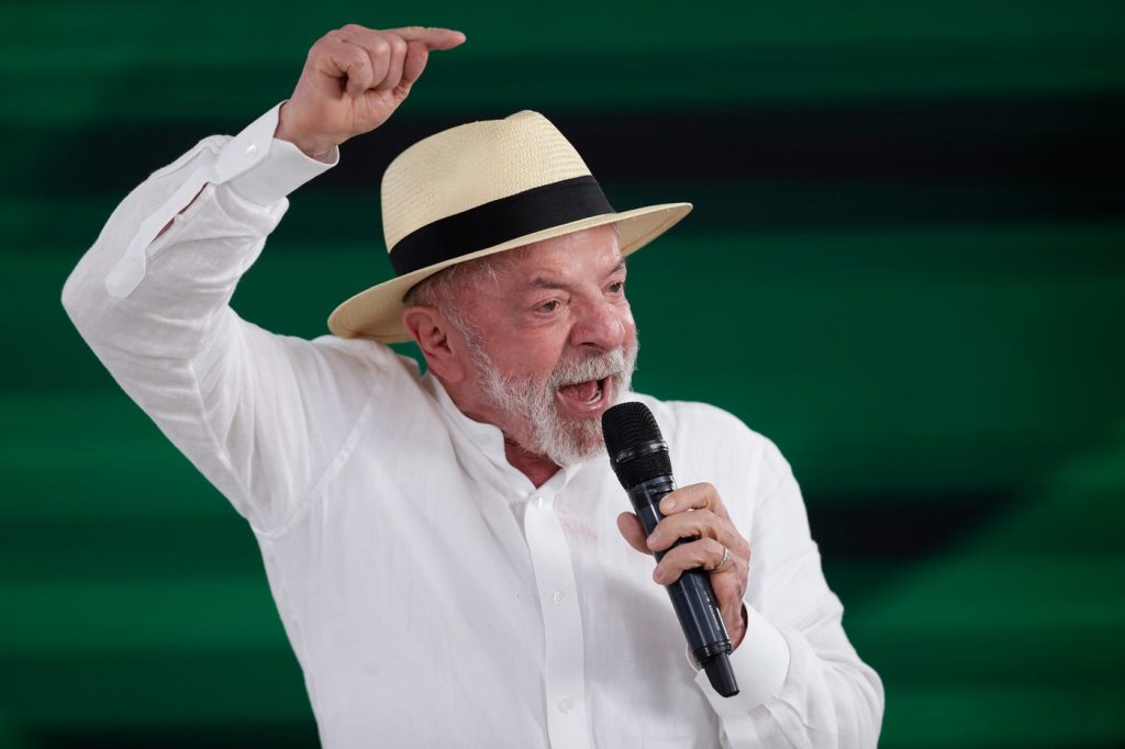 La 80 de ani, preşedintele brazilian Lula da Silva se declară în „plină formă” şi gata pentru al patrulea mandat