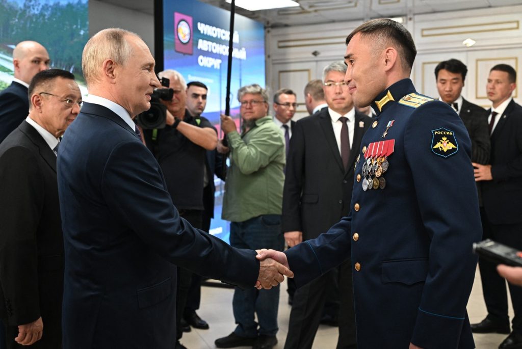 Putin merge în Siberia pentru a treia oară în trei săptămâni. A vizitat republica ce a dat un mare număr de soldați pentru război