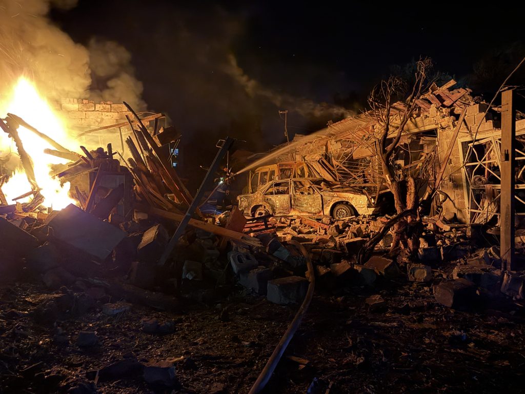 Atac rusesc cu rachete balistice și bombe ghidate asupra Kievului și Zaporojie. Mai mulți morți, incendii uriașe