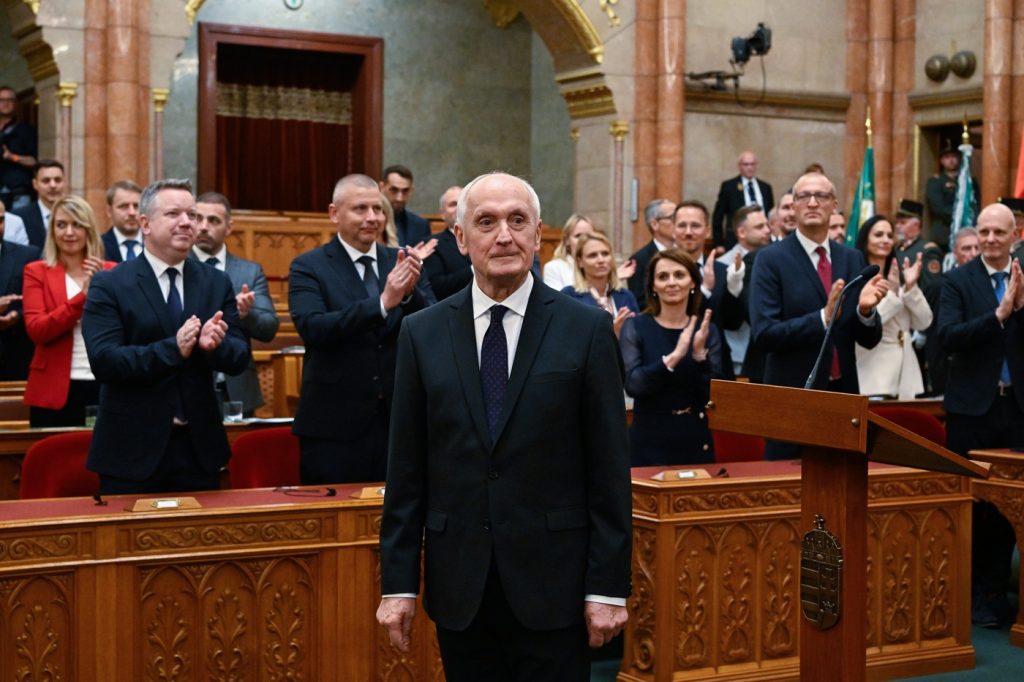 Ungaria: Parlamentul a ales noul președinte Andras Baka
