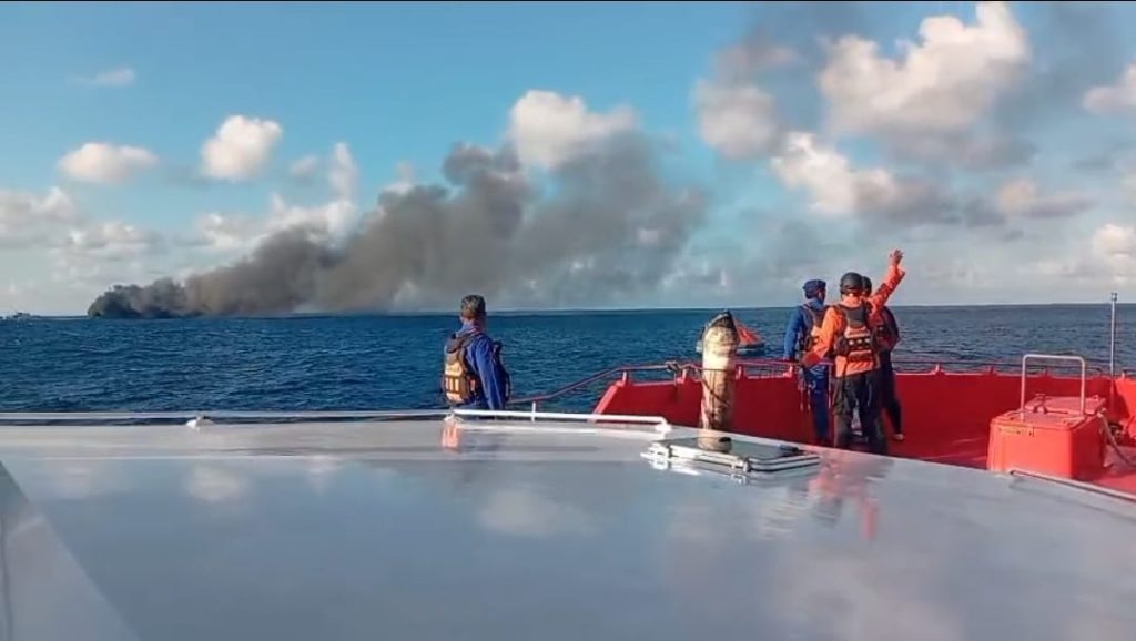 Incendiu violent pe feribotul de la Bali, peste 200 de pasageri evacuati
