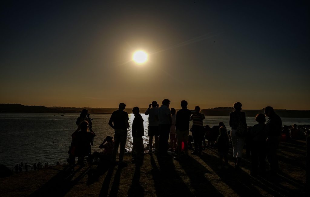 Imagini spectaculoase cu eclipsa solară. Cum s-a văzut fenomenul care are loc o dată într-o generație