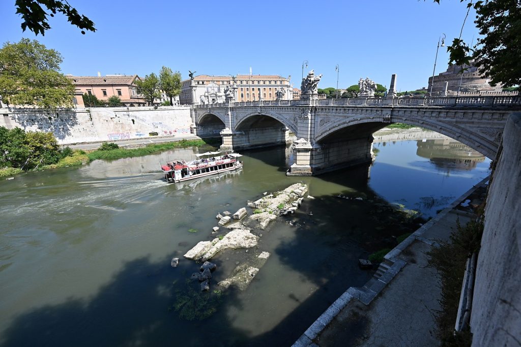 VIDEO: Tibrului scăzut dezvăluie Podul lui Nero în Roma