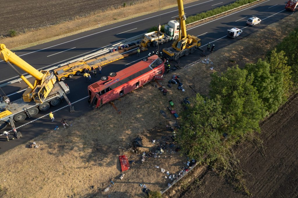 Accident grav cu autocar în Ungaria: 12 morți, 10 răniți grav