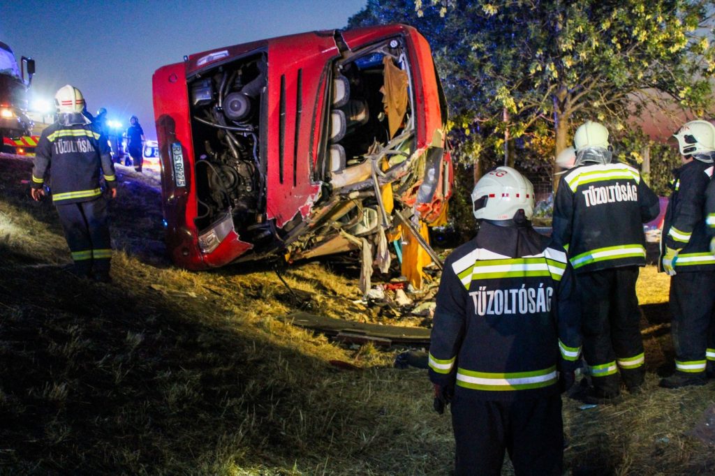 Polonia trimite o ambulanţă aeriană în Ungaria după teribilul accident de autocar / Pasagerii erau pelerini polonezi. Tragedia similară din urmă cu 4 ani