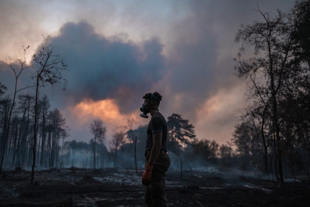 Pompierii români intervin în Serbia pentru a stinge incendiile de săptămâni întregi