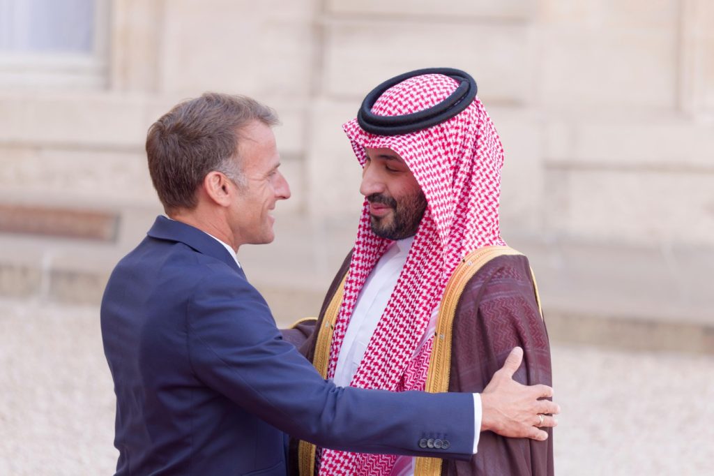 Macron anunță: saudiții vor construi parc manga lângă Paris