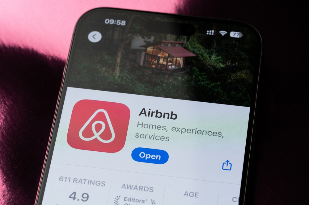 Airbnb va curăța România: apartamentele cu bulină roșie pot fi excluse