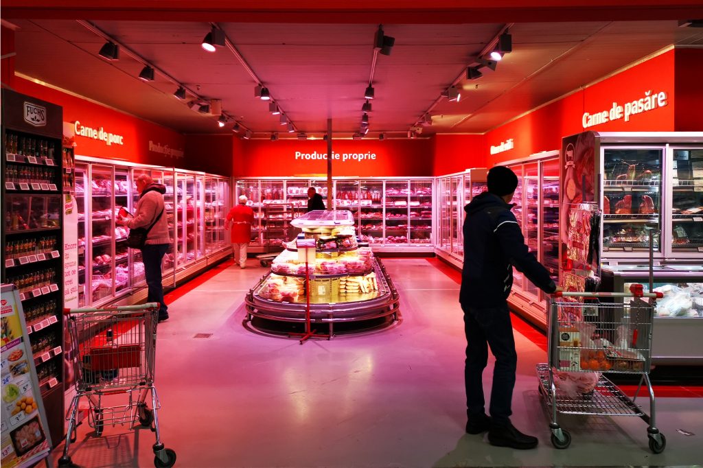 Trei hoți de telefon în supermarketul București ceru răscumpărare