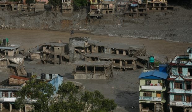 Bilanțul dezastrului din Nepal a crescut la 579 de morți. Imagini dramatice cu clădiri înghițite de noroi și operațiuni contracronometru de salvare